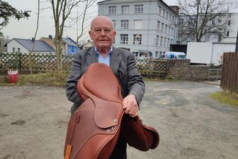 Der Ritt durch den Eisernen Vorhang: Wie eine unglaubliche Wette zwischen Vogtländern und Oberfranken plötzlich aufging - Der Hofer Geschäftsmann Klaus Neumeister (80) gehörte vor 35 Jahren zu den Teilnehmern des ersten innerdeutschen Ritts.