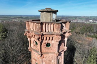 Der Rochlitzer Berg ruft, der Trabi kommt auch: Fünf Tipps für den Saisonstart - Der Rochlitzer Berg ist weithin sichtbar, vor allem der Friedrich-August-Turm.