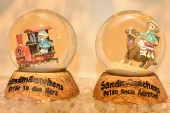 Der Sandmann in der Schneekugel und mehr: Klingenthals Winterausstellung offen -