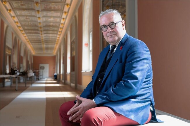 Der Schatzmeister - Dirk Syndram im Langen Gang "seines" Dresdner Residenzschlosses. Nach 28 Jahren geht er Ende August in den Ruhestand. 