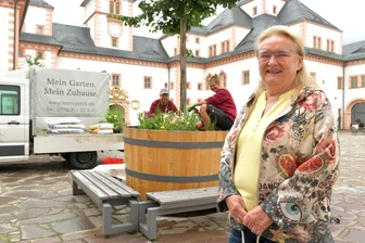 „Der Schlosshof soll grün werden“: Förderkreis lässt in Augustusburg Blumen pflanzen -