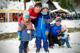 Der schnellste Zahnarzt des Erzgebirges - Christian Flegel und seine vier Kinder gingen in Geyer allesamt für den SC Norweger Annaberg an den Start.
