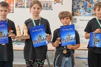 Der Seriensieger schlägt wieder zu - Die Mannschaft der Plauener Karl-Marx-Schule hatte beim Schachturnier der vogtländischen Grundschulen die Nase vorn.