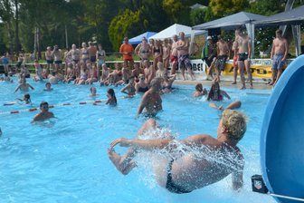 Der Sommer kommt: Wann die Freibäder rund um Auerbach öffnen - Mit den sommerlichen Temperaturen starten die Freibäder in die neue Saison.
