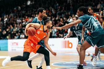 Der Spielmacher der Niners Chemnitz ist zurück: „Triple K“ und der Spaß am Basketball - Kaza Kajami-Keane führte im Spiel seiner Niners gegen Heidelberg klug Regie und hatte großen Anteil am Sieg.
