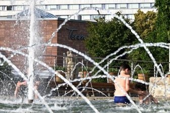 Der Stadthallenpark: Wo das Stadtleben pulsiert - Die Brunnenanlage umfasst 1100 Quadratmeter. Das Wasser wird nicht gereinigt.