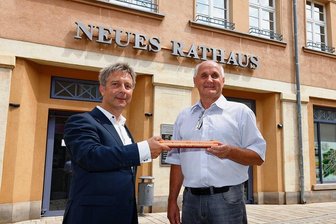 Der Staffelstab in Lichtenstein ist übergeben - Thomas Nordheim (links) hat den Staffelstab an Jochen Fankhänel übergeben.