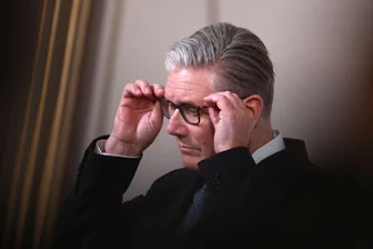 Der "standhafte" Premierminister: Starmer hält an sich fest - Der britische Premier steckt in der bisher schwersten Krise seiner Amtszeit.