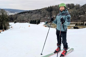 Der Start in die Winterferien: Hier ist Skifahren, Rodeln und Langlauf zwischen Flöha und Freiberg möglich - Der Weißbacher Thomas Ulbricht gehörte am Freitag zu den Skifahrern in Augustusburg.