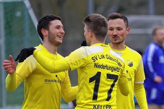 Der SV Lok Glauchau/Niederlungwitz und der wohl kurioseste Jubel der Saison - Philipp Keller (Nummer 17) und seine Teamkameraden vom SV Lok Glauchau/Niederlungwitz hatte in dieser Saison viel Grund zur Freude, wie hier beim 8:1-Sieg über Wilkau-Haßlau. Doch auch nach einer derben Klatsche kam das Lachen im Team schnell zurück.