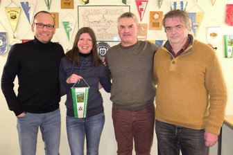 Der SV Muldenhammer hat einen neuen Vorstand gewählt - Eine Frau ist nun der Chef - Die neue Vereinsvorsitzende Melanie Weiss mit ihren drei Vorgängern Lars Albert, Andreas Schreiter und Frank Müller (von links)