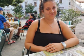 Der Traum vom Medizin-Studium: Warum eine Frankenbergerin für sechs Jahre nach Ungarn zieht - Die 19-jährige Anna Brenz aus Frankenberg ist in Sachsen geboren und aufgewachsen. Nun ist sie für ihr Medizin-Studium 900 Kilometer weit weg nach Ungarn gezogen.