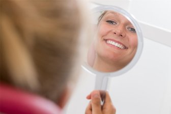 Der Traum von weißeren Zähnen – Möglichkeiten, Grenzen, Kosten - Endlich schön und gerade!