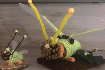 Der ungewöhnlichste Vereinsname im Vogtland - Ghannisfinkele groß & klein: Vereinsmitglied Doris Popp bastelte Glühwürmchen-Maskottchen für den neu firmierten Bösenbrunner Verein.