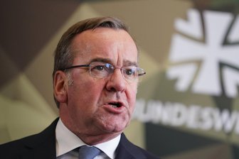 Der Verteidigungsminister - Verteidigungsminister Boris Pistorius (SPD) ist der beliebteste Politiker in Deutschland. Doch in seinem Verantwortungsbereich häufen sich die Probleme.