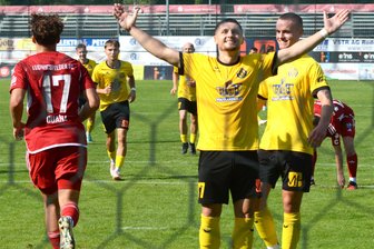 Der VfB Auerbach meldet sich in der Fußball-Oberliga eindrucksvoll zurück - Amer Kadric war in Sandersdorf der Mann des Spiels. Mit sienen beiden Treffern sorgte er für den 2:0-Auswärtssieg des VfB Auerbach.