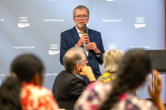 Der Weg zur Organspende im Vogtland: Experten erklären den lebensrettenden Prozess - Hans Neuser und andere Ärzte warben bei Vorträgen in Plauen um Organspende-Bereitschaft.
