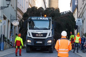 Der Weihnachtsbaum kommt: Verkehrseinschränkungen in und um Annaberg - Auf der Großen Kirchgasse wird es am Dienstag wieder eng zugehen. Dann kommt der Weihnachtsbaum.