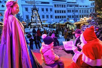 Der Weihnachtsmann nimmt Wünsche entgegen -