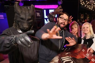 "Der Wolf" ist nach Glauchau zurück gekehrt - Der aus Glauchau stammende Regisseur David Brückner (zweiter v. l.) präsentierte vergangenen Samstag sein neues Werk im Glauchau Clubkino.