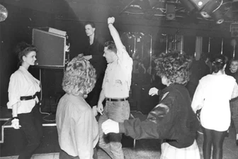 Der „Würfel“ im Heckert kommt für vier Tage zurück: DDR-Jugendkultur und Erinnerungen an eine Kultstätte - Partynacht mit Haus-DJ Michael Richter in den 1980er-Jahren.
