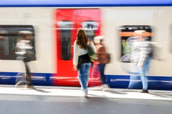 Der Wunsch nach Mobilität: Jugendumfrage des Landratsamtes in Freiberg greift Missstände auf - Laut Jugendumfrage 2025 gibt es Nachfrage nach einer besseren ÖPNV- Anbindung.