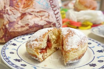 Der Zwickauer Pfannkuchen-Test: Welcher Bäcker hat das beste Faschingsgebäck? - Der Testsieger: der Pfannkuchen aus der Biobrotmanufaktur & Patisserie Nötzold.