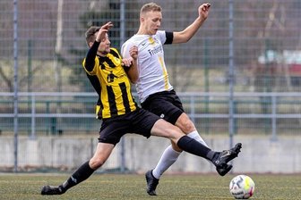 Derby bereits zur Pause entschieden - Lukas Pietsch (l.) lief die BSC-Abwehr früh an, konnte Julius Christopher Otto aber zu selten in die Bredouille bringen. 