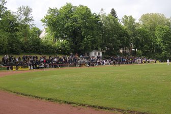 Derbys und Topspiele locken die Massen auf die erzgebirgischen Fußballplätze - Hielt das Hinspiel den bisherigen Zuschauerrekord, toppte das Rückspiel des Schneeberger Stadtderbys den Bestwert noch einmal.