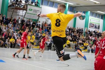 Derbysieg als Ansage an die Konkurrenz - Oberlosas Linus Roth war mit neun Toren erfolgreichster Werfer beim 31:20-Heimsieg. Hier erzielt der Linksaußen einen seiner Treffer.