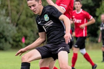 Derbysieg kurz vor Ultimo - Leitete mit seinem Tor die Wende ein: Lucas Lange (l.), hier im Test gegen Annaberg.