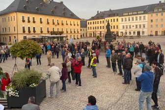 Deshalb gehen Erzgebirger erneut auf die Straße - Auf dem Annaberger Markt versammelten sich am Montag erneut zahlreiche Menschen.