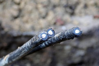 Deshalb kam es Sonntagmorgen im Vogtland zu einem Stromausfall - Kupferkabel bringen Geld. In Reichenbach durchtrennten Täter ein solches Kabel, was einen Kurzschluss und Stromausfall zur Folge hatte (Symbolbild).