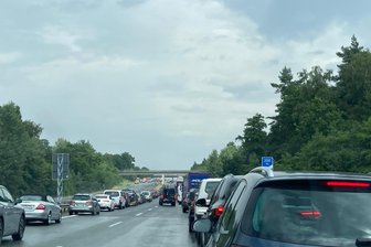 Deshalb war die A 72 bei Treuen im Vogtland am Freitag gesperrt - Am Freitagmittag kam es zu einem Stau auf der A 72 Richtung Hof.