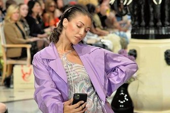 Designerin Anja Gockel: "Ich will keine Schnittmenge sein, sondern meine Vision zeigen" - Anja Gockel gehört zu Deutschlands bekanntesten Designerinnen. Ihre Mode tragen unter anderem Heidi Klum, Königin Victoria von Schweden oder die Schauspielerin Diane Kruger. 