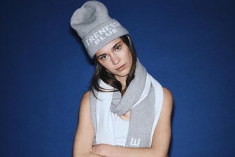 Designermode bei Lidl: Luxusmarke Strenesse will jetzt auch Sachsen erobern - Diese Strickmütze für Frauen sowie der passende Schal dazu gehören zur Strenesse Blue-Kollektion, die jetzt bei Lidl verkauft wird.