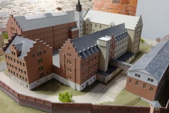 Detailgenaues Modell von Hoheneck gibt Rätsel auf - Hoheneck-Modell. Blick auf die zentralen Gebäude und den Innenhof. Rechts das einstige Wirtschaftsgebäude mit dem inzwischen abgerissenen Haftkrankenhaus.