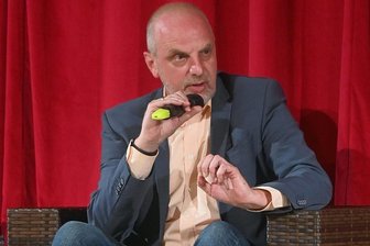 Detlef Müller über seine Wahl zum SPD-Fraktionsvize im Bundestag: "Ich war auch überrascht" - Detlef Müller bei einem Wahlforum in Chemnitz im September. Der gelernte Lokführer gewann schließlich den hiesigen Wahlkreis - als einziger SPD-Kandidat in Sachsen. 