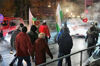 Deutlich weniger Leute am Montag in Mittelsachsen auf der Straße - In Freiberg zählte die Polizei am Montagabend noch 490 Teilnehmer, die sich zunächst am Albertpark trafen. Die Versammlung war erneut nicht angemeldet worden.