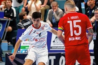 Deutsch-brasilianischer Aderlass in Hohenstein - Luis Drees (links) im Meisterschaftsfinale gegen Jahn Regensburg Ende Mai. 