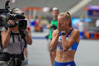Deutsche 400-Meister-Meister kommen aus Chemnitz - Das erste Rennen unter 51 Sekunden, Corinna Schwab kann es nicht fassen. So schnell wie die Chemnitzerin im Halbfinale von Berlin ist seit 20 Jahren keine Deutsche mehr über 400 Meter gelaufen. Auch das Finale gewann sie souverän. 