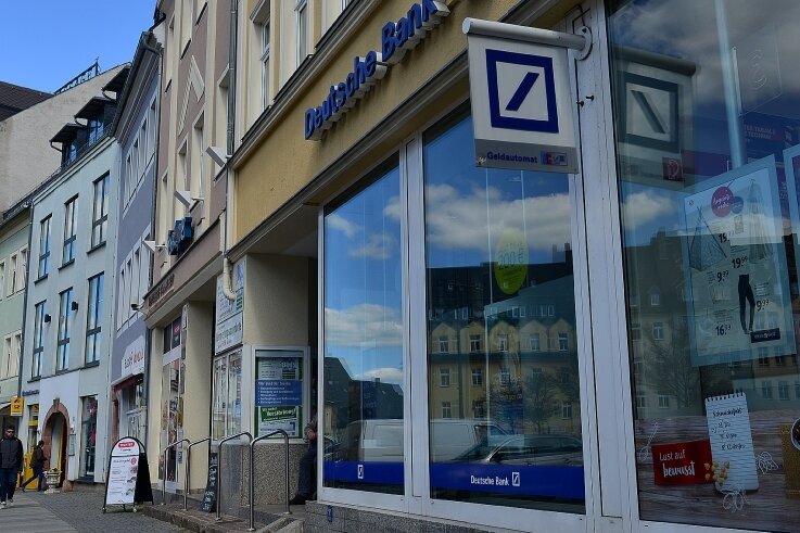 Deutsche Bank schließt Filiale in Mittweida - Die Filiale der Deutschen Bank am Mittweidaer Markt schließt zum Jahresende. Deutschlandweit fällt jeder fünfte Standort weg. 