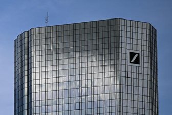 Deutsche Bank spürt Trend zu Aktien -
