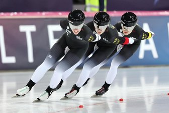 Deutsche Eisschnellläufer müssen für Medaillenträume noch eine Schippe drauflegen - Dass es bei der WM in Hamar für die deutschen Frauen in der Teamverfolgung nur zu Platz 4 reichte, sieht die Mylauerin Lea Sophie Scholz (vorn) durchaus positiv.
