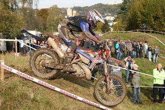 Deutsche Enduro-Meisterin: Motorradrennfahrerin aus dem Erzgebirge glänzt auch im Gelände - Im Gelände fühlt sich Lucy Glöckner pudelwohl, wie ihre Top-Ergebnisse im Deutschen Enduro-Cup beweisen.