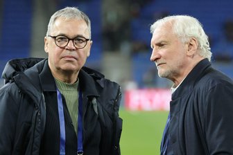 Deutsche Fußballer bekämen bei WM-Titelgewinn Rekordprämie - DFB-Geschäftsführer Andreas Rettig (links) und Sportdirektor Rudi Völler (Archivbild).