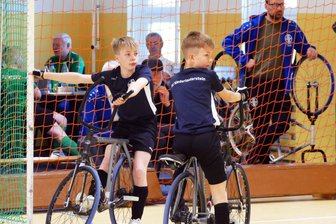 Deutsche Meisterschaft: Nachwuchs-Radballern aus dem Erzgebirge wird 2:3-Fluch zum Verhängnis - Paul Langer und Johann Schmidt landeten bei der DM-Endrunde in Wiesbaden auf dem undankbaren 4. Platz.