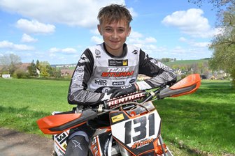 Deutsche Motocross-Meisterschaft: Junger Erzgebirger greift nach dem Titel - In dieser Saison peilt Tom Sönke Hänel, der die Startnummer 131 von seinem Vorbild Nick Emmrich übernommen hat, den Titelgewinn in der 85er-Klasse an.