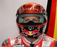Deutsche Piloten bei Simon-Sieg ohne Chance - Stefan Bradl blieb nach einem Sturz unverletzt