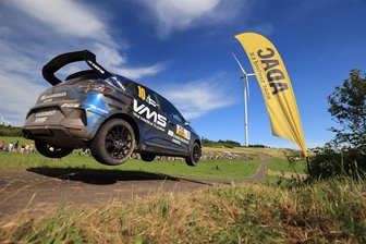 Deutsche Rallye-Meisterschaft: Carsten Mohe aus Crottendorf wird für weitesten Flug beklatscht - Der Crottendorfer Carsten Mohe fliegt durchs Saarland.